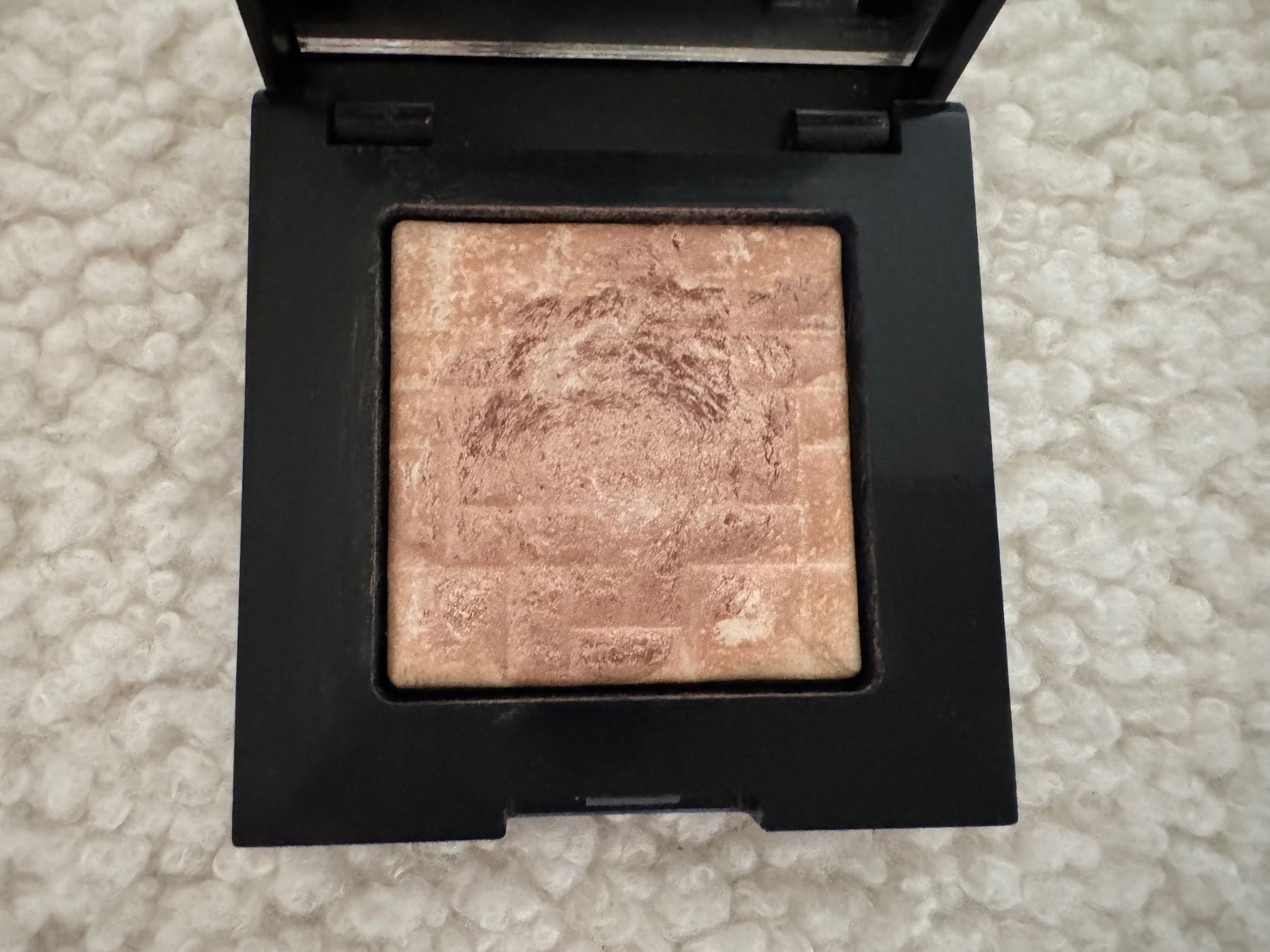 Make-up: Bobbi Brown, highlighting powder, pink glow – Usato da Basel venduto da Pacco09