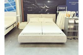 Bett Horus in Cord Aussteller