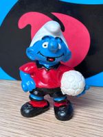 Fussballer-Schlumpf, rotes Trikot