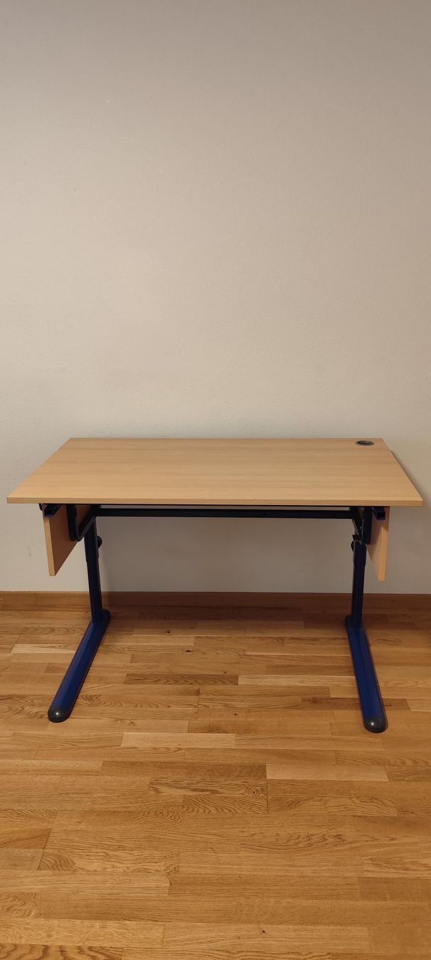 Schreibtische: Gebrauchter Holz Schreibtisch / Kinderpult – Gebraucht aus Winterthur von nis_l6k5