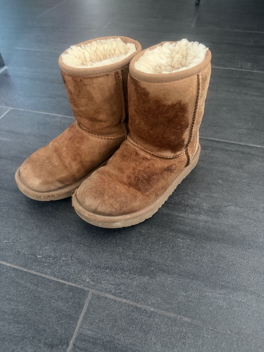 Ugg Chaussures hommes: UGG Gr.31 – D'occasion à Schiers par Sam.ahd1
