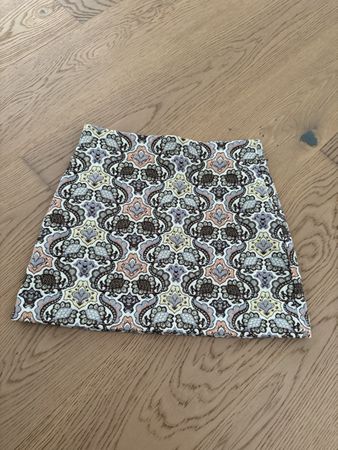 Zara Minirock, Gr. XS, gemustert – perfekt für den Frühling!