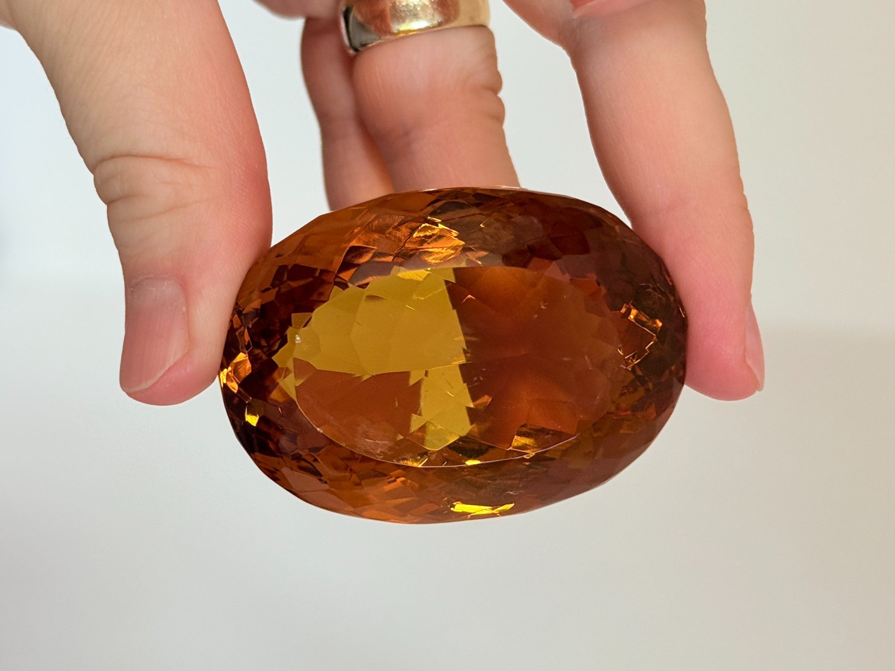Minerali & Pietre curative: 461.45 Ct Certified Oval Cut Loose Gem – Nuovo e nell'imballaggio originale da Genève venduto da AWWA 8