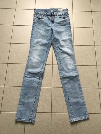Diesel Jeanshose / W28 x L34 / Blau / Guter Zustand.