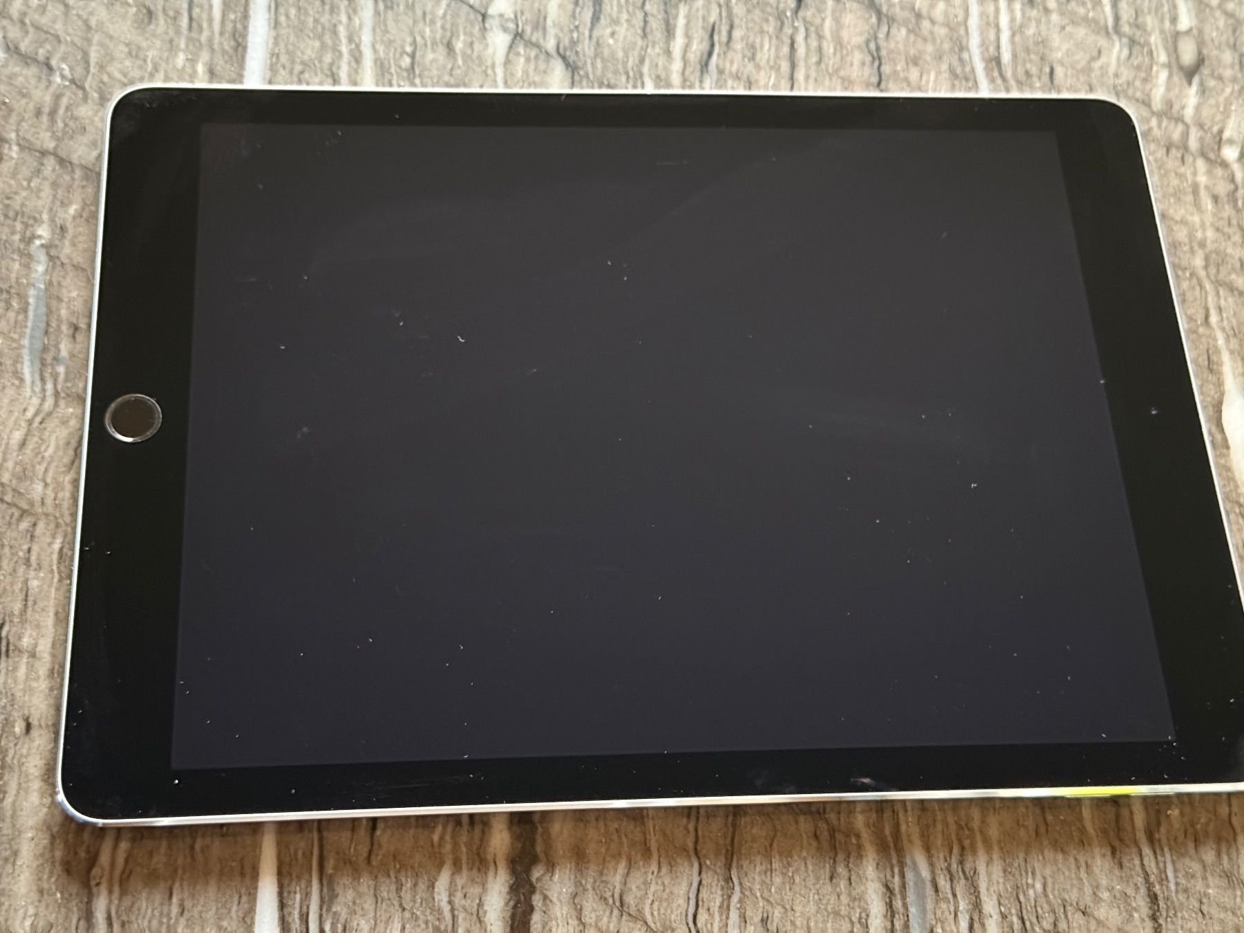 Apple Tablet PC: Apple iPad Air 2  article déjà Vendu – Usato da Poliez-le-Grand venduto da Seb_Evo
