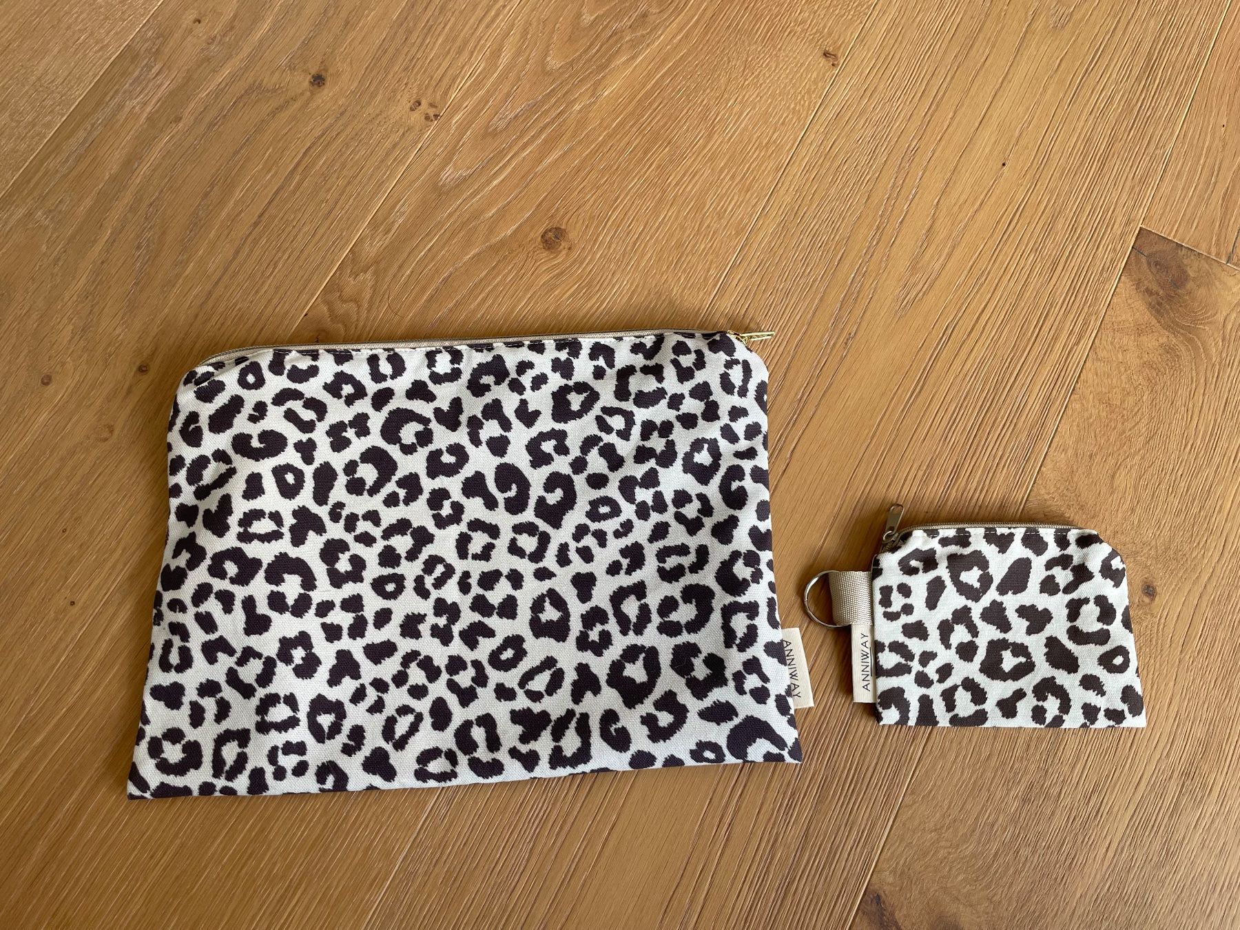 Portafogli: Anniway Wetbag, Geldbeutel & Kosmetiktasche Leo – Usato da Zürich venduto da snowow 1