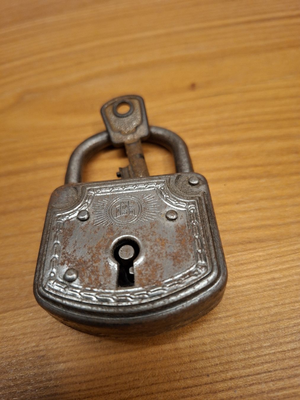 Cadenas: Antikes Vorhängeschloss – D'occasion à Ganterschwil par HeidiuPeter 6