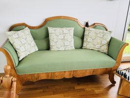 Biedermeier Sofa Antik schön restauriert in tollem lindgrün