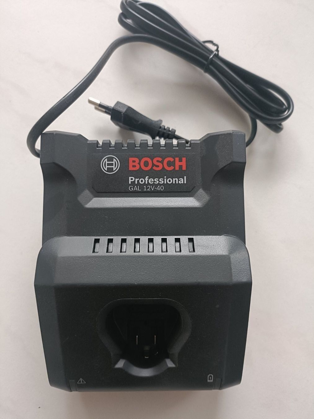 Bosch Akkus & Batterien: Bosch GAL 12V-40 Ladegerät – Neu (gemäss Beschreibung) aus Zollikofen von Hoplaboom