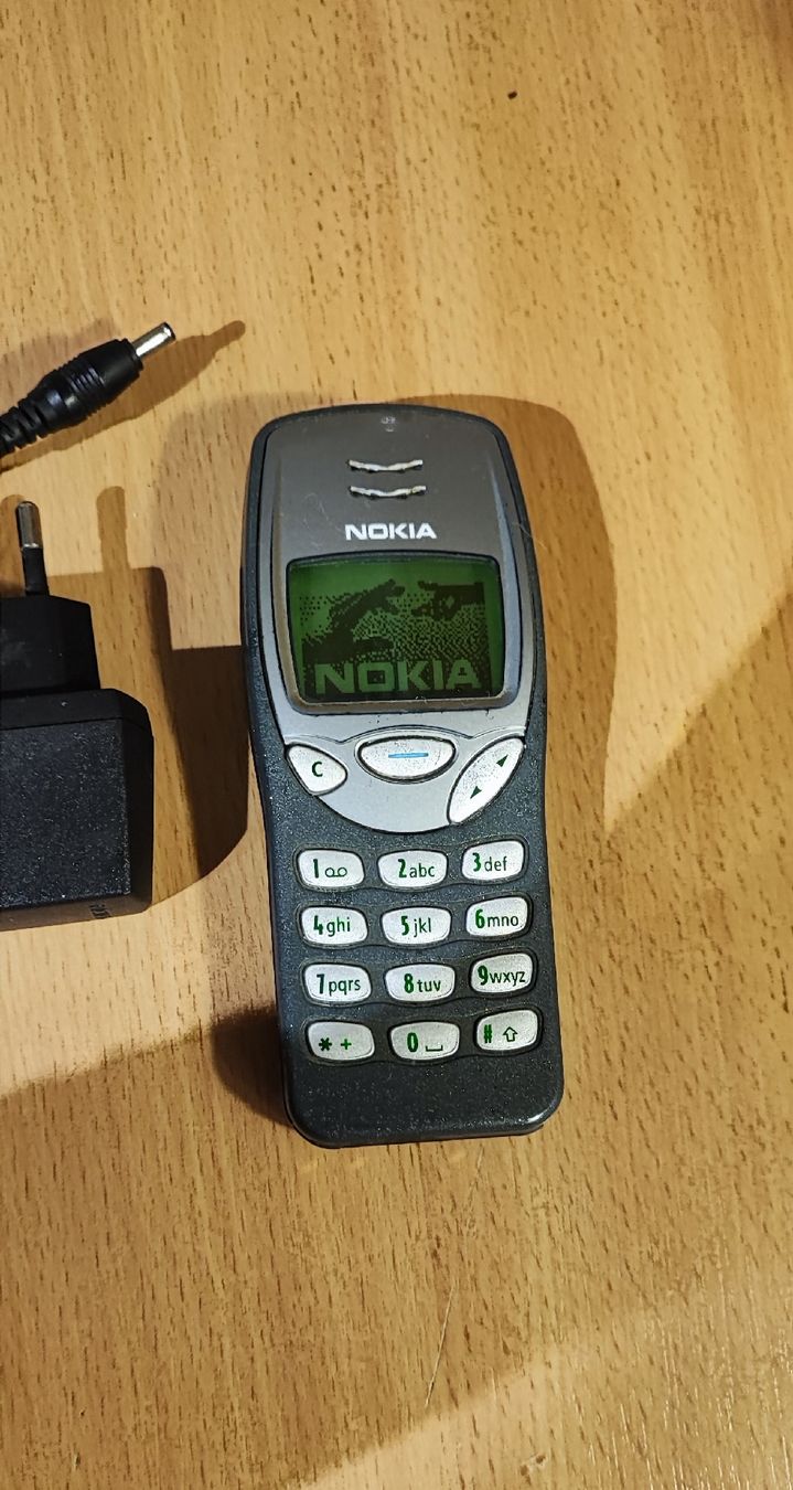 Nokia Telefoni cellulari / Smartphones: Retro Vintage Nokia 3210 – Usato da Zollikofen venduto da zar_j67f