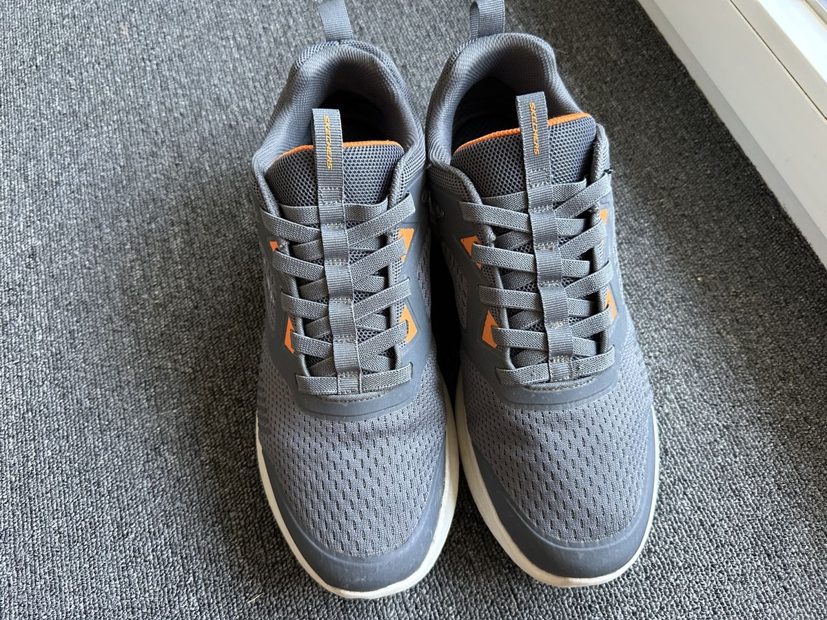 Skechers Scarpe da uomo: Skechers bounder homme taille 45 gris – Usato da Bulle venduto da LeMoleson 2