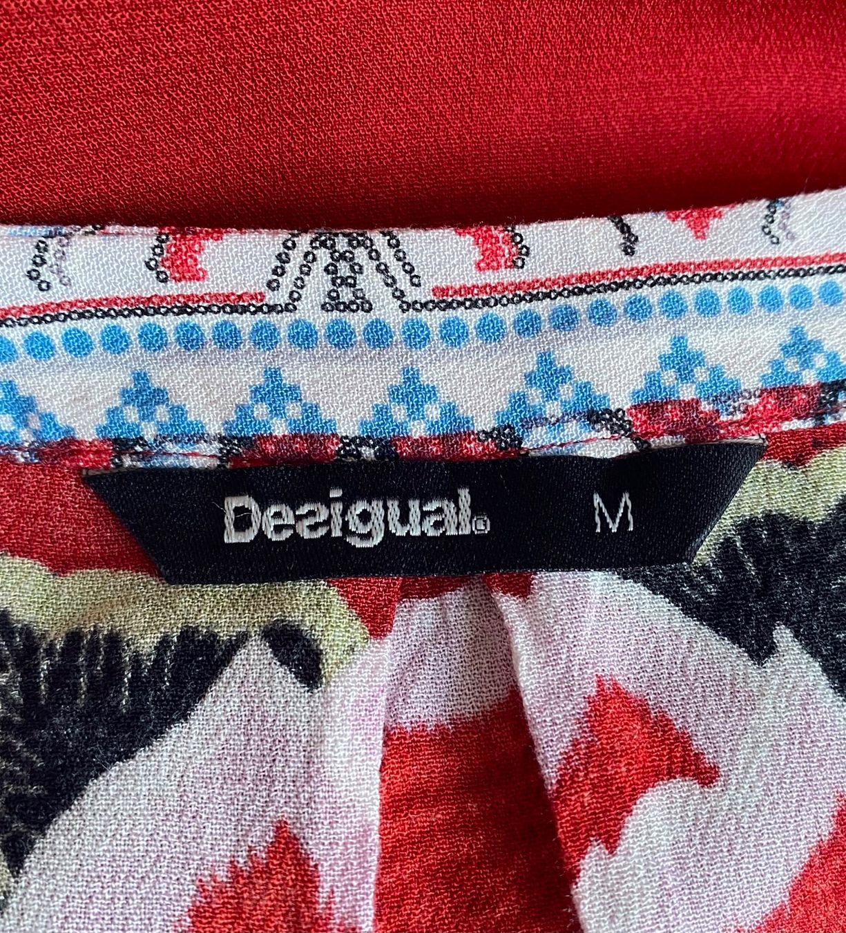 Desigual Blusen: Desigual Bluse aus Viskose Grösse M – Gebraucht aus Oberwil BL von Leni-Mischi 4