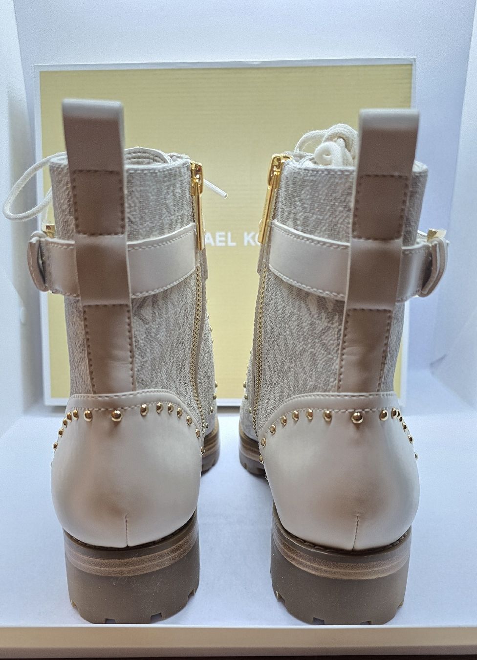 Michael Kors Scarpe da donna: Michael Kors Kincaid Logo Studded Combat Boot Bootie size 40 – Nuovo e nell'imballaggio originale da Biel/Bienne venduto da Yoon62 5