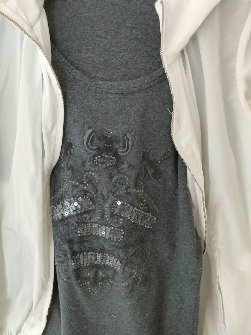T-shirt: Pulli oui moments – Usato da Brugg AG venduto da Mashaba 3