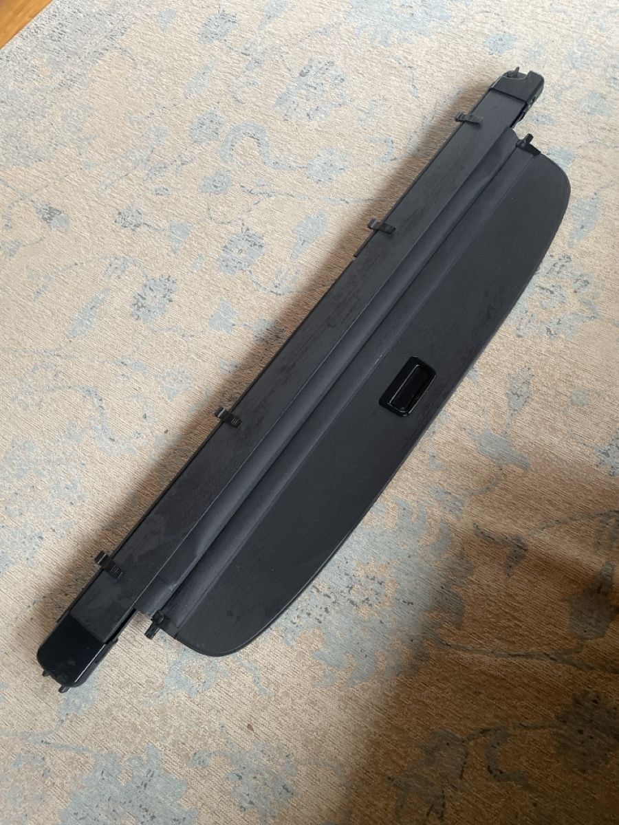 Audi Toutes les pièces auto: Original Audi Q7 Gepäckraumabdeckung – D'occasion à Freidorf TG par ibipatria 2