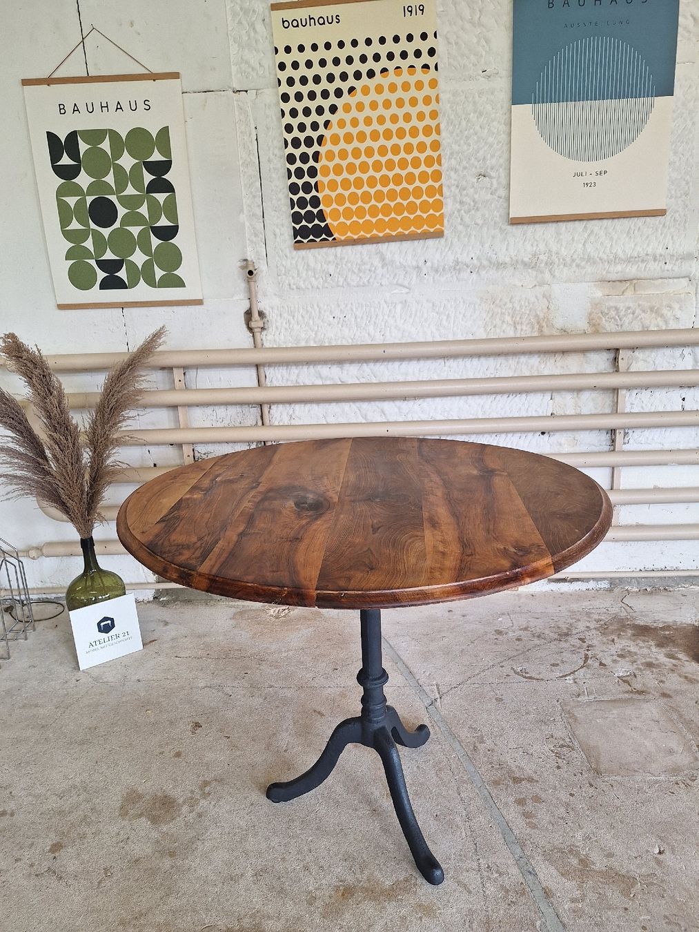 Articoli in legno: Nussbaum Bistrotisch – Usato da Urtenen-Schönbühl venduto da Atelier21_bern