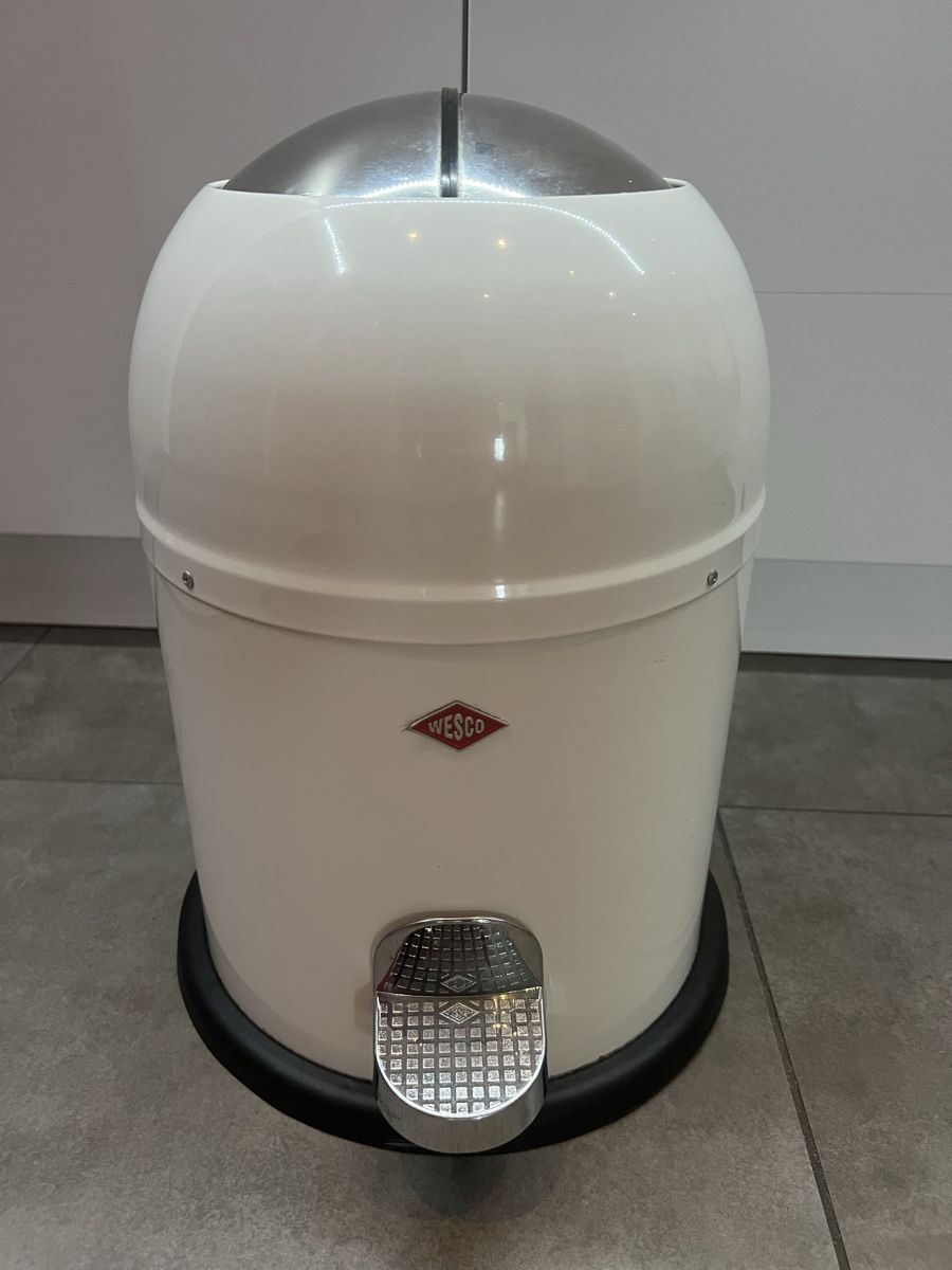 Wesco Cestini per rifiuti: Wesco Tretmülleimer Pushboy weiss gebraucht – Usato da Lachen SZ venduto da Kawa10