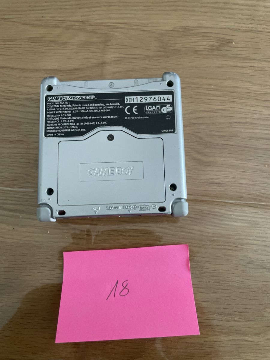 Nintendo Console: Game Boy Advance SP Silber  – Usato da Bazenheid venduto da Toni0141 2