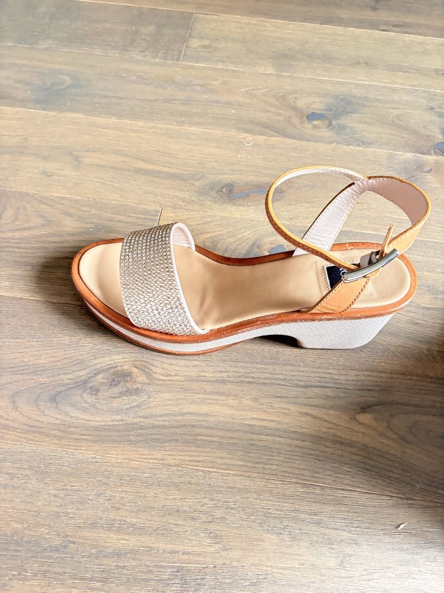 Scarpe da donna: Rodo Sandale mit Plateau und Strass Gr 40 beige – Usato da Sorengo venduto da Bipfi