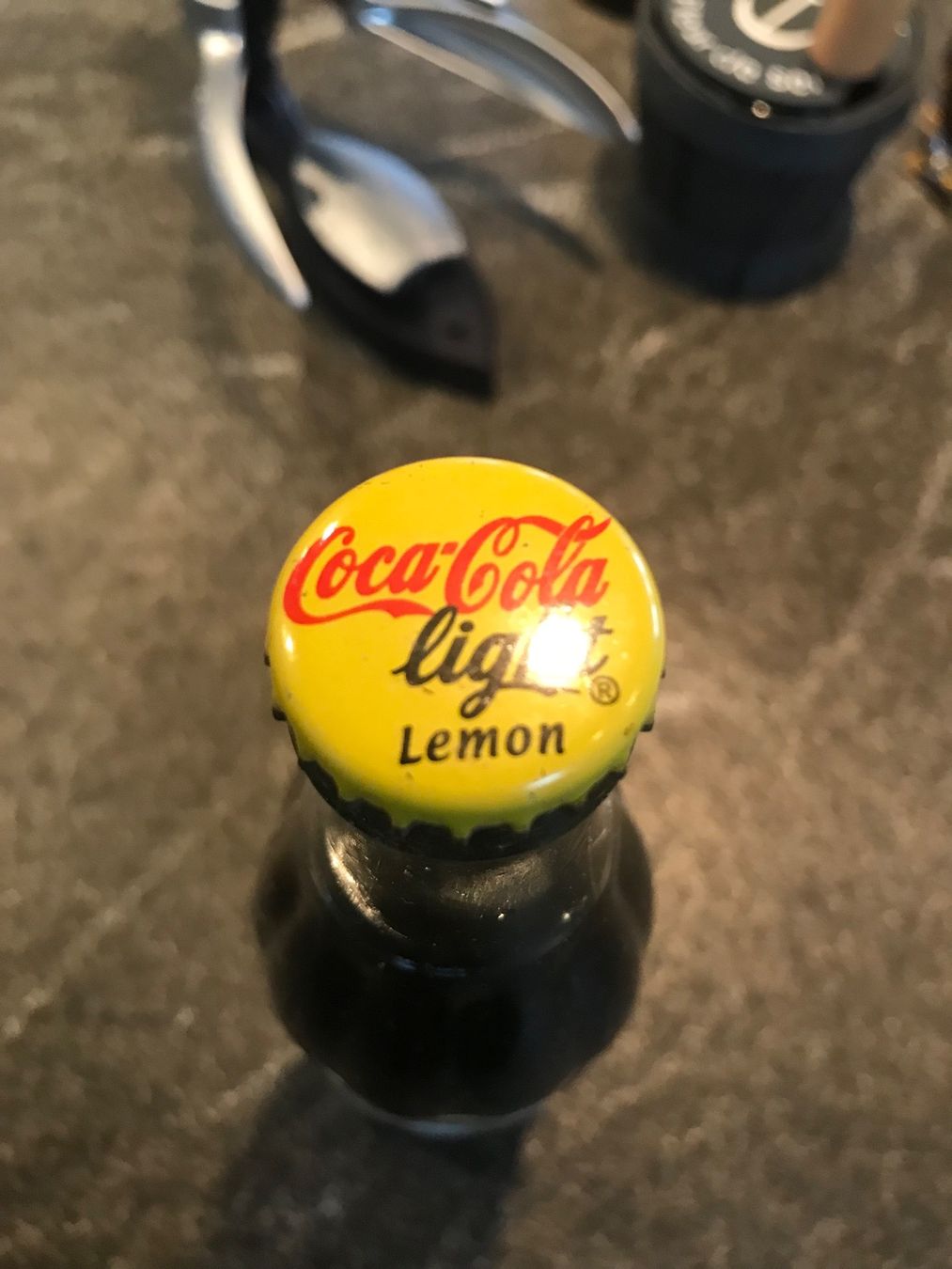 Coca-Cola Altro in Stoviglie & Bicchieri: Coca Cola Flaschen (2 Stk.) – Nuovo (secondo la descrizione) da Merligen venduto da boesch22 5