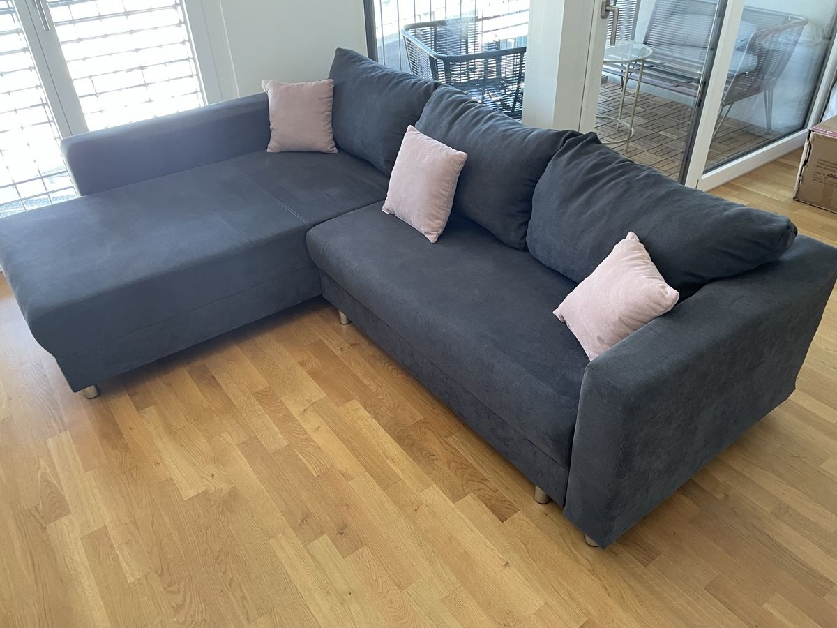 Sofas: Ecksofa Grau mit Schlaffunktion und Strauraum – Gebraucht aus Basel von msa_vtq6 2