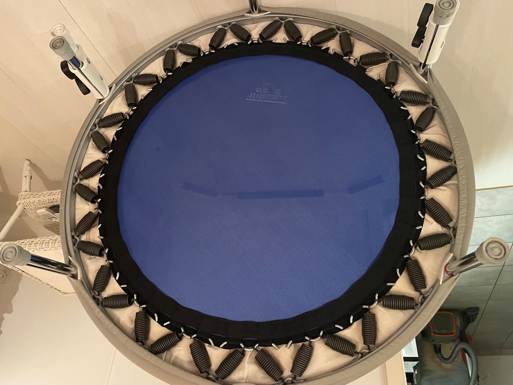Trampolini: Trampolin ,TRIMILIN blau ,mit stange – Usato da Pfeffingen venduto da Purzzeli 6