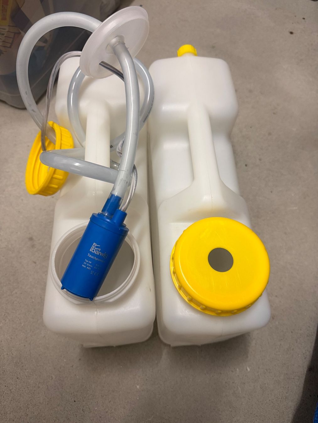 Serbatoi, Taniche & Tubi: 2x Wasserkanister + Tauchpumpe – Usato da Tann venduto da Speedesel