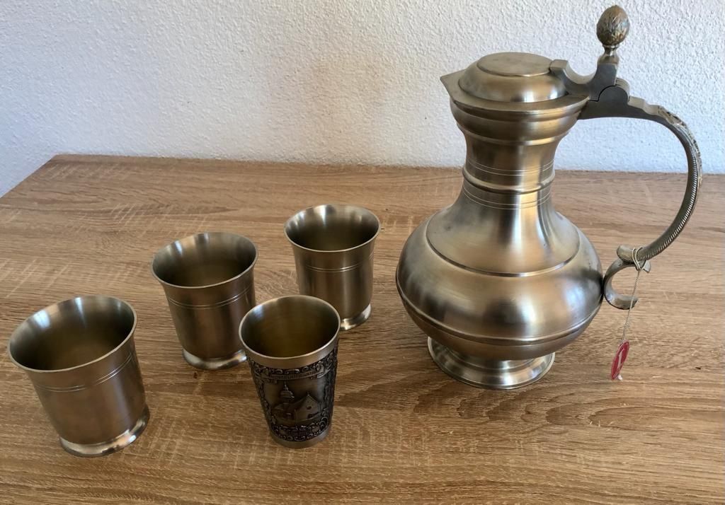 Caraffe: Zinn-Kanne mit Kelchen – Nuovo (secondo la descrizione) da Buchs SG venduto da Leben2016