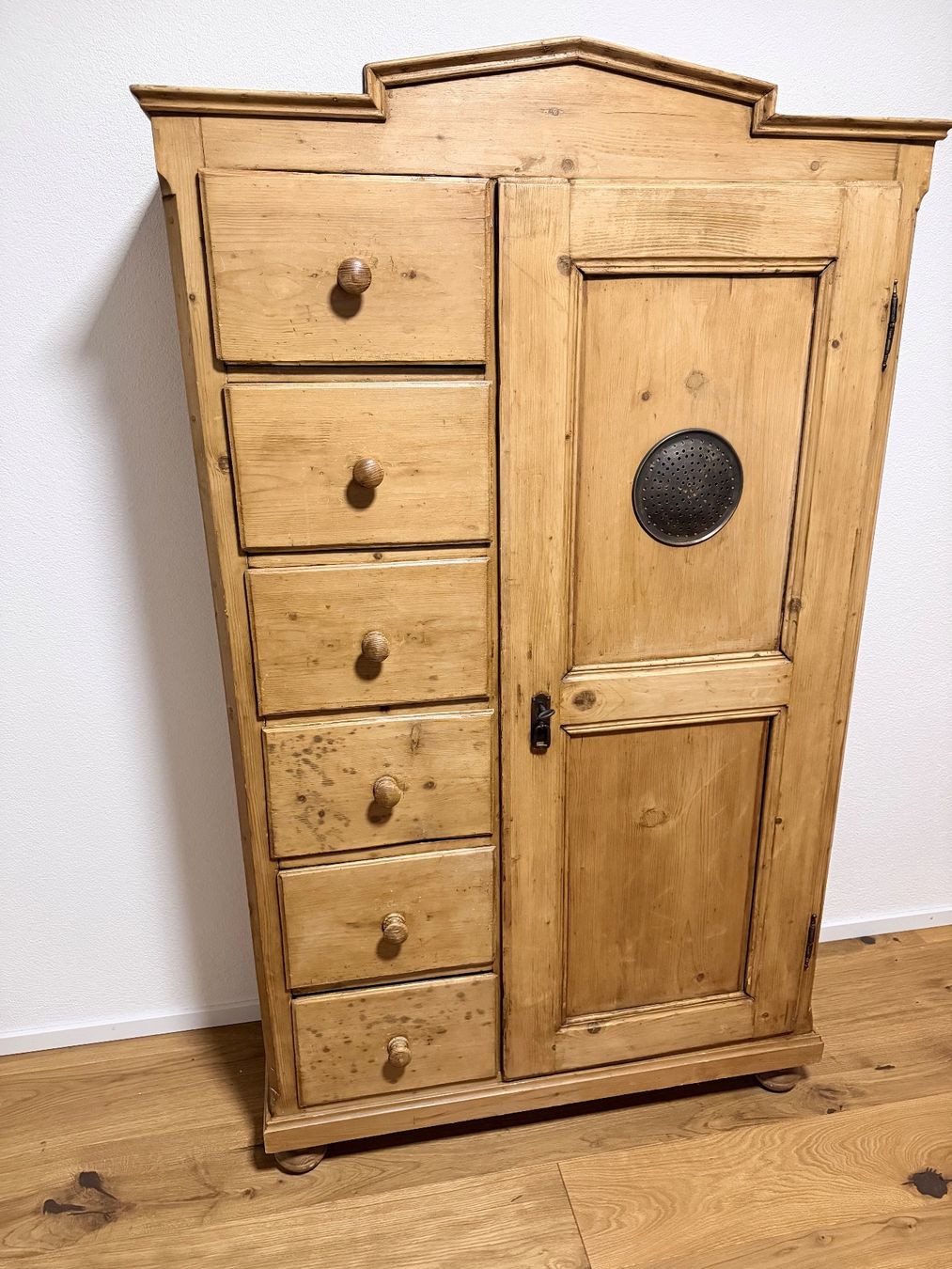 Armadi: Antiker Schrank / Kleiderschrank – Usato da Emmetten venduto da pattiko