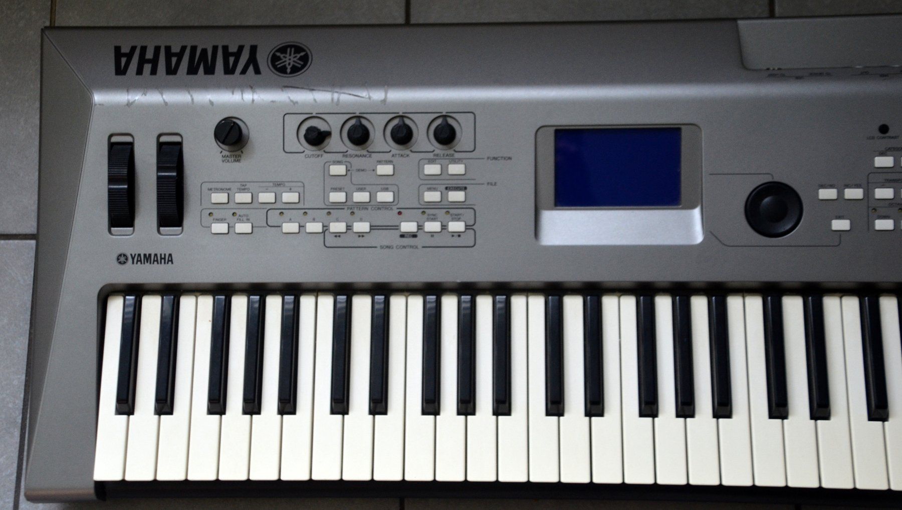 Yamaha Strumenti musicali: Yamaha MM6 Digital Piano Keyboard – Usato da Collonges venduto da arashee 1
