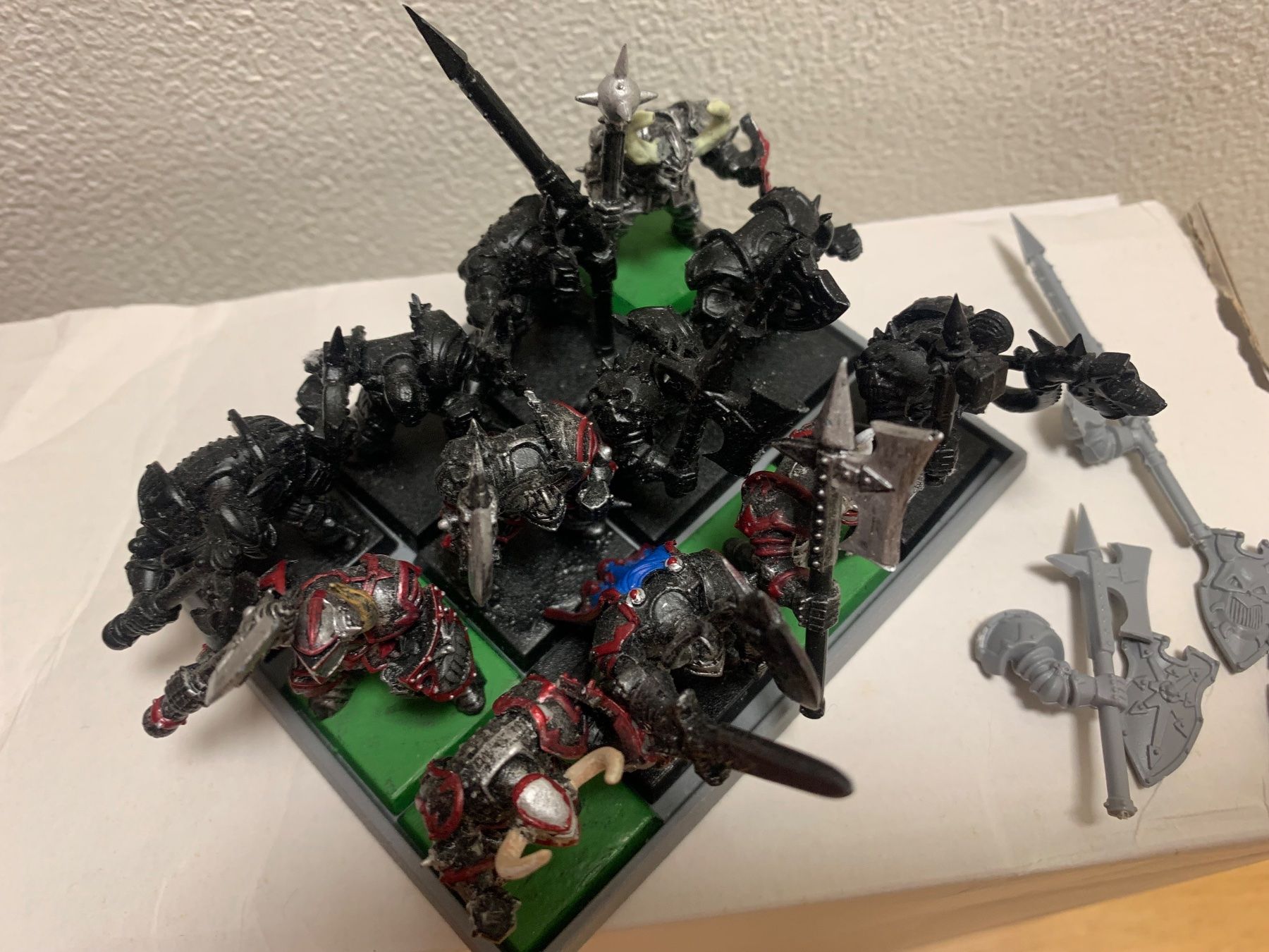 Statuette: Warhammer Fantasy Krieger des Chaos – Usato da Winterthur venduto da Compiorg