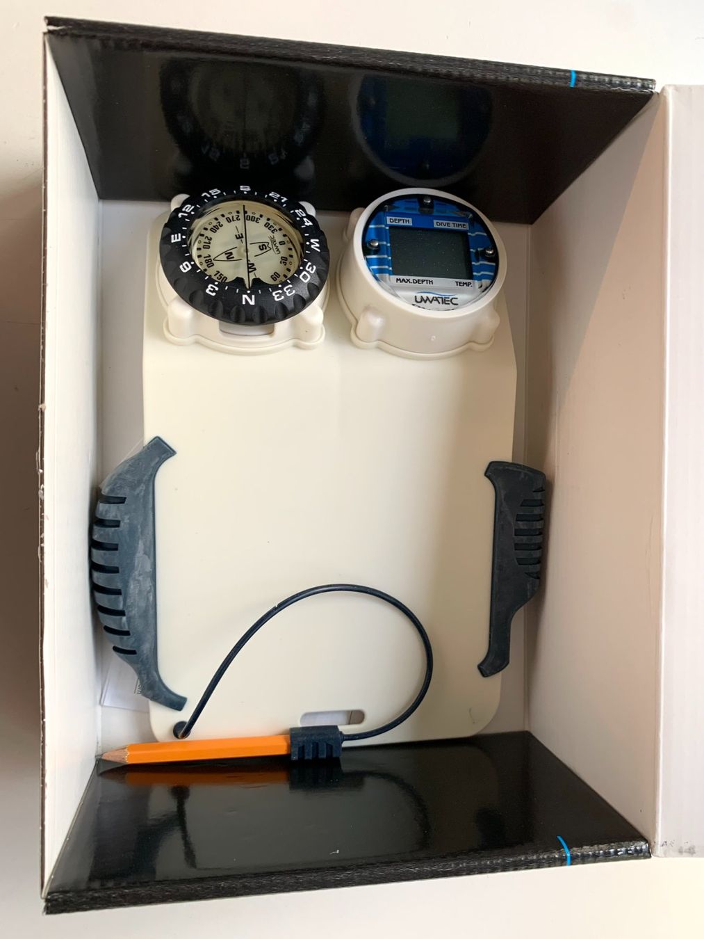 Giocattoli: Uwatec - Schreibtafel mit Kompass + Computer – Nuovo e nell'imballaggio originale da Samstagern venduto da Spliti