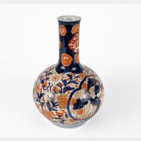 Vase Porcelaine émaillée bleu rouge et or, H 30 cm