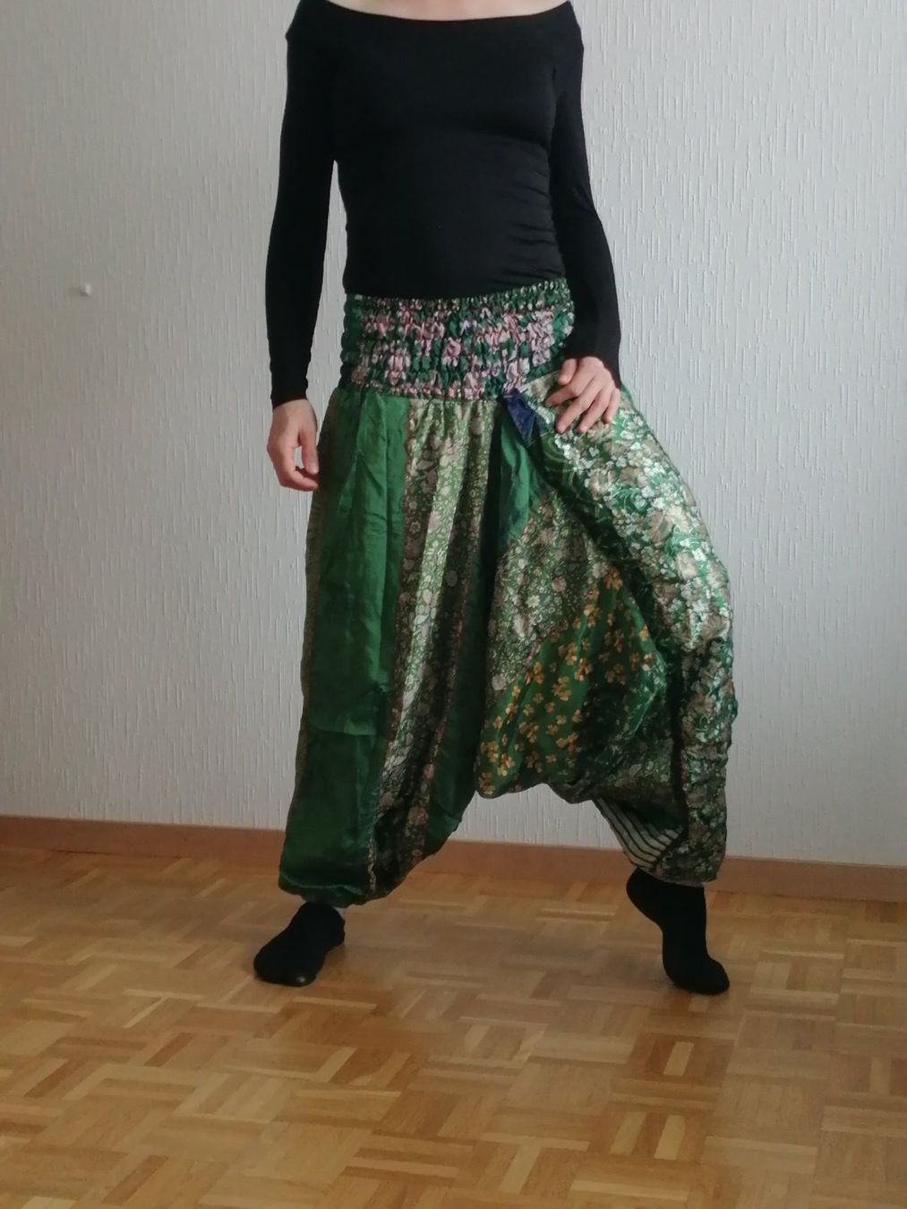 Pantaloni: Sarouel en soie verte – Nuovo (secondo la descrizione) da La Tour de Trême venduto da mar_p78p