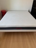 Bett mit Matratze