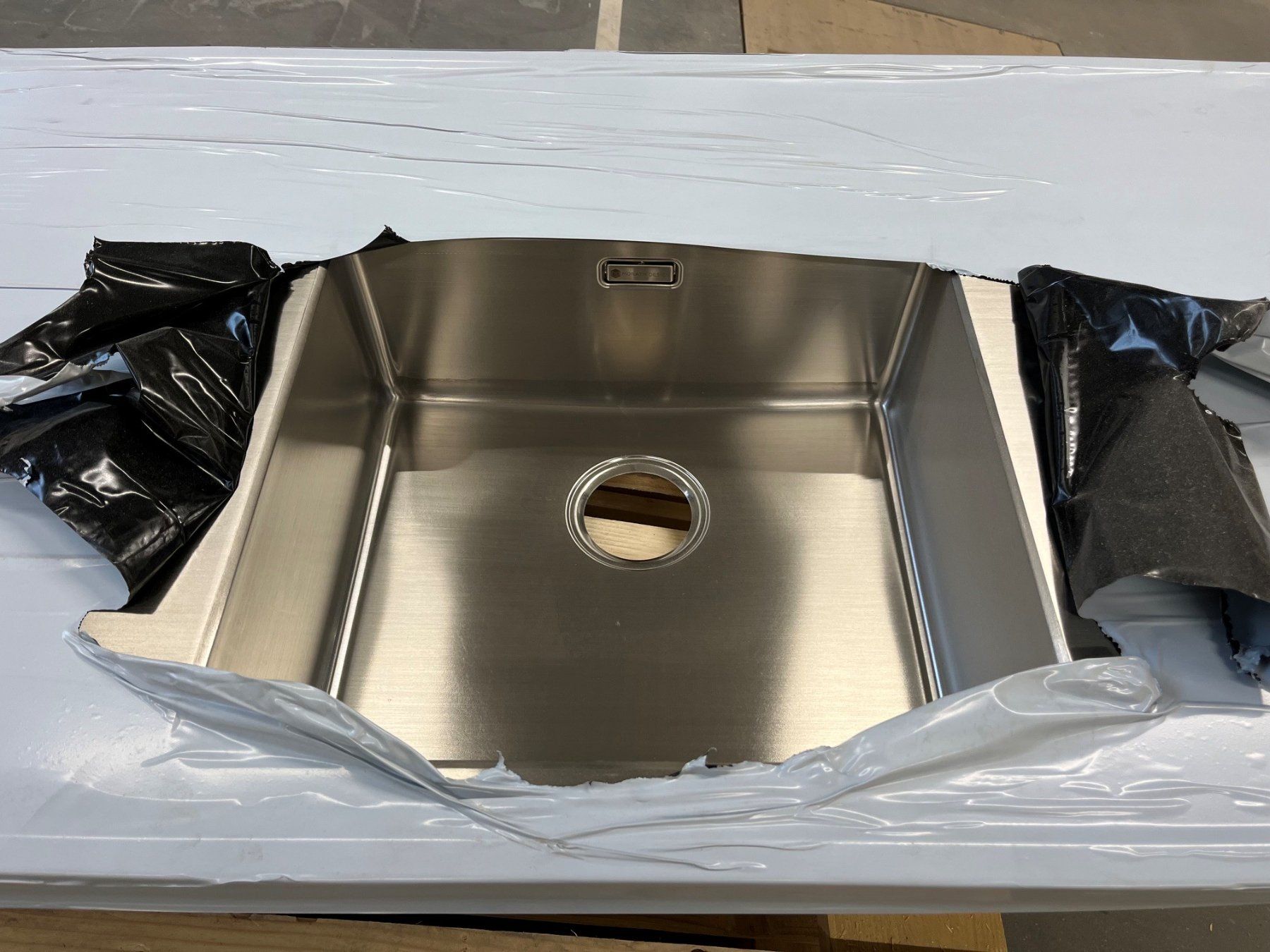 Cucine complete: Küchenabdeckung CRNI – Usato da Flühli LU venduto da Vonmarks 1