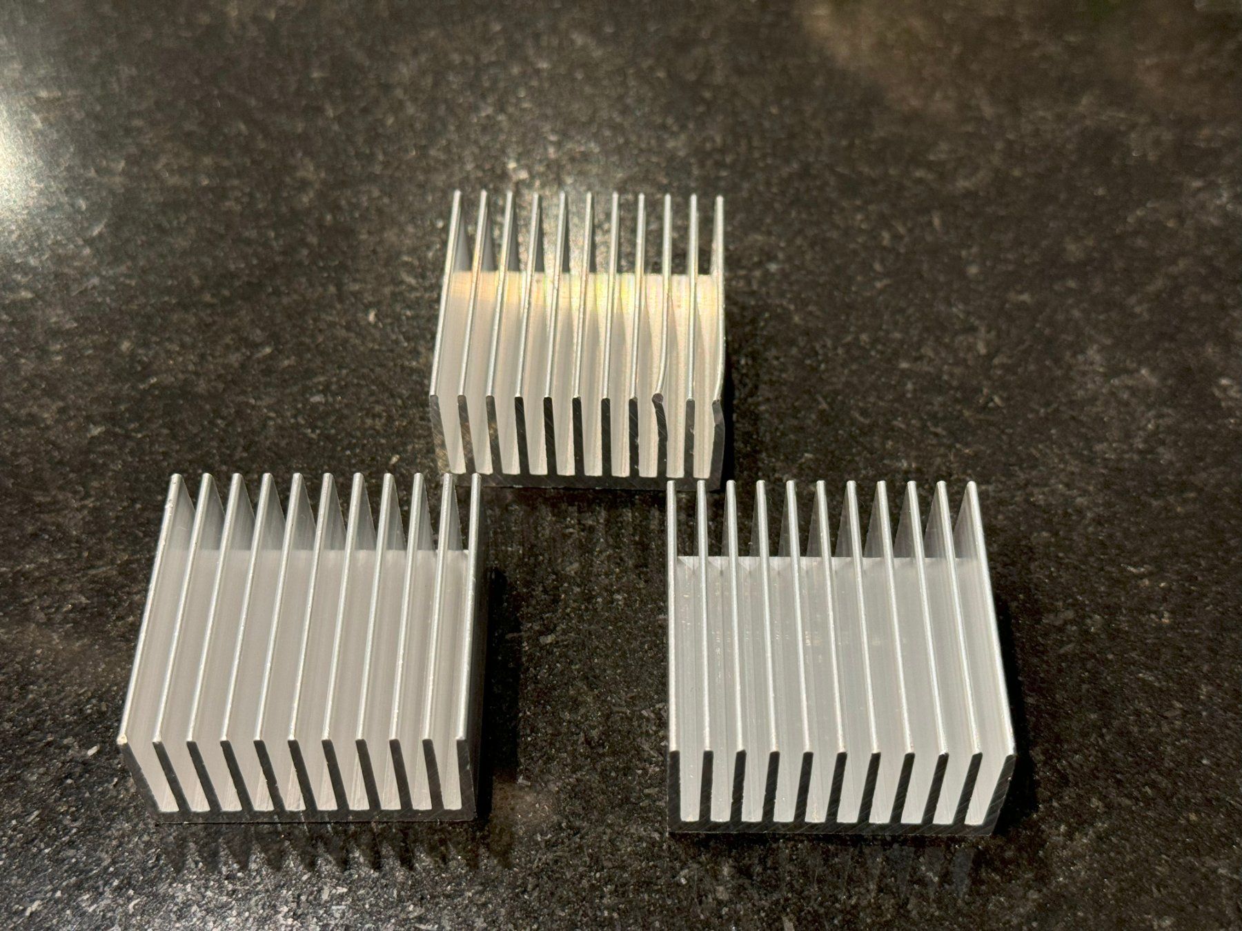Componenti elettronici: 3x Aluminium Kühlkörper – Usato da Mörschwil venduto da Nrohner 1