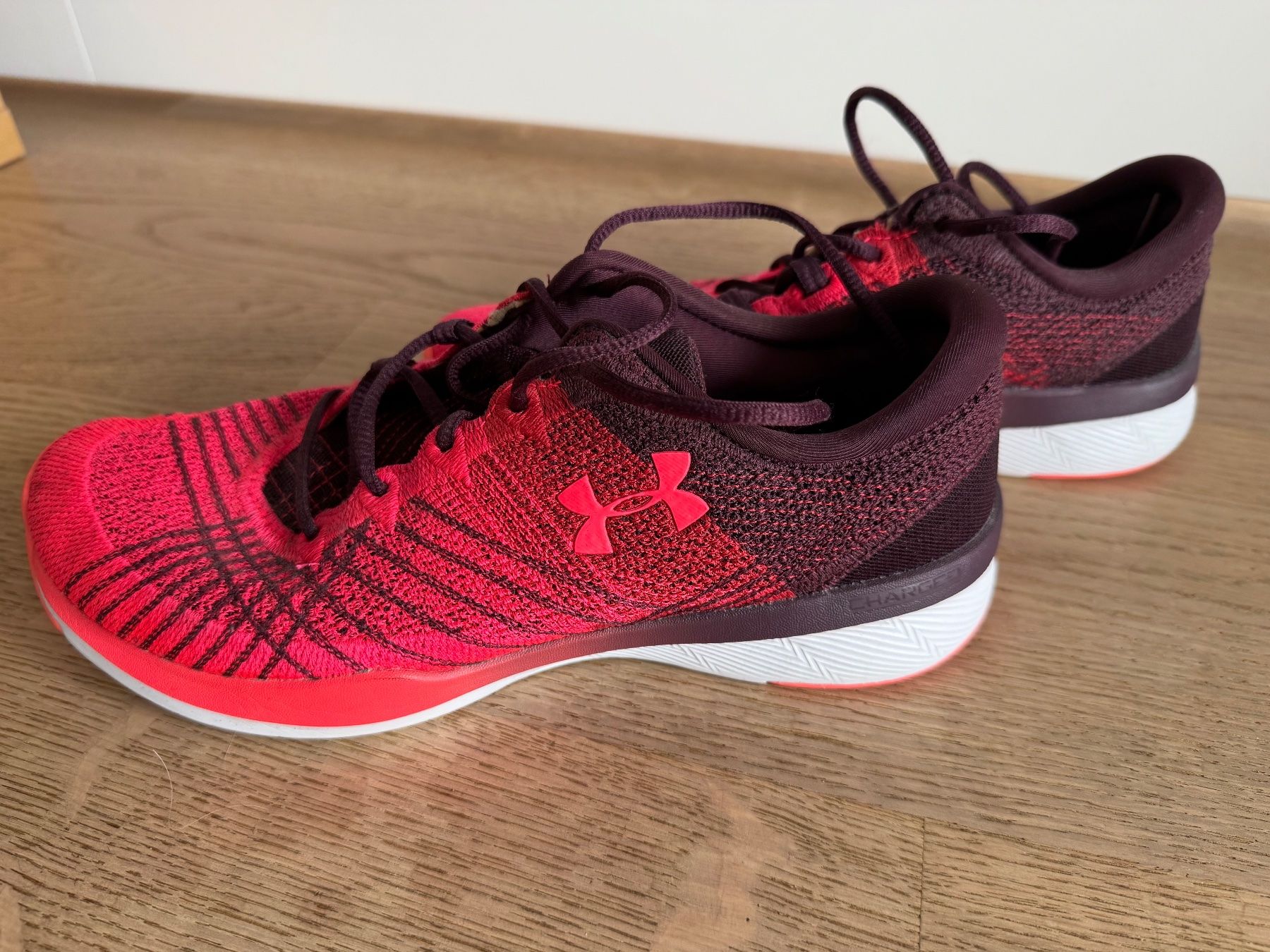 Under Armour Scarpe da donna: Trainingsschuhe Under Armour, Grösse 40 – Usato da Belp venduto da Mundial