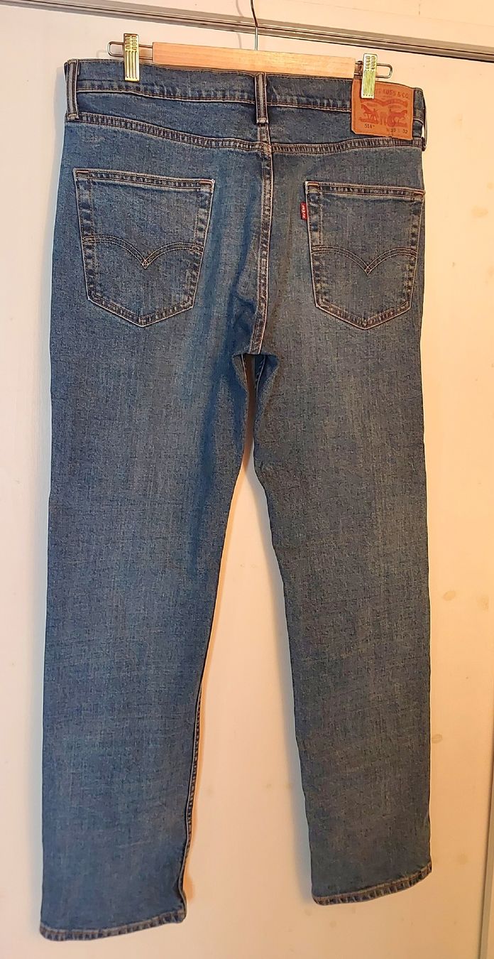 Levi's Jeans: Levi's Jeans – Usato da Brunnen venduto da CHOUCHOU. 1