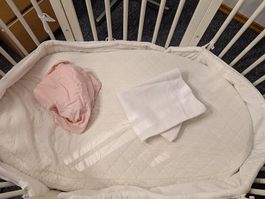 Rundes Kinderbett wegen des Umzuges zu verkaufen