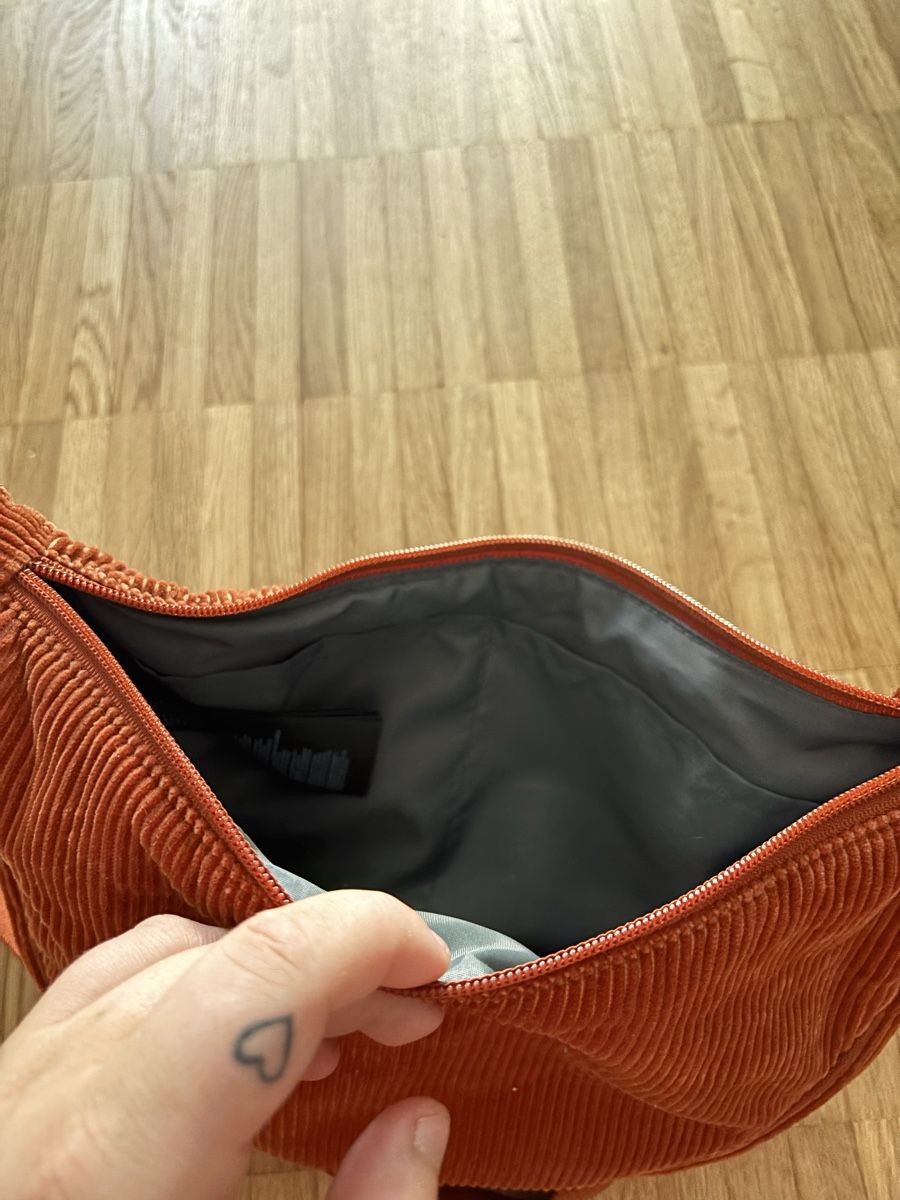 Uniqlo Borse: Umhängetasche Cord rot – Usato da Frick venduto da murielmartin 1