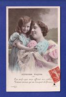 ENFANT - Jeune fille avec maman et œufs pour Pâques