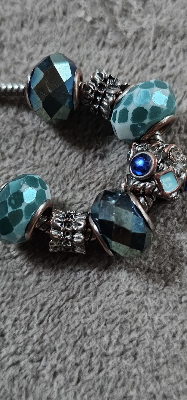 Armbänder & -reifen: Schönes Armband mit 7 Charms – Gebraucht aus Ferden von jemyce 6