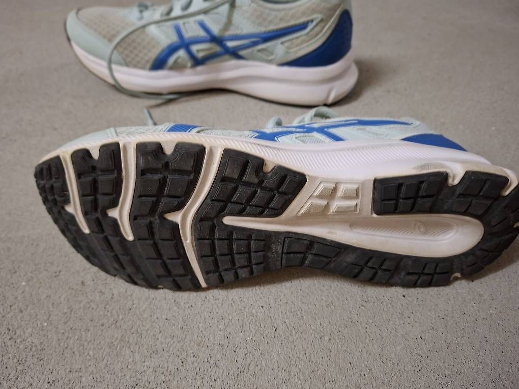 Chaussures hommes: ASICS Laufschuhe Gr. 41, hellgrau/blau – D'occasion à Affoltern am Albis par Feather