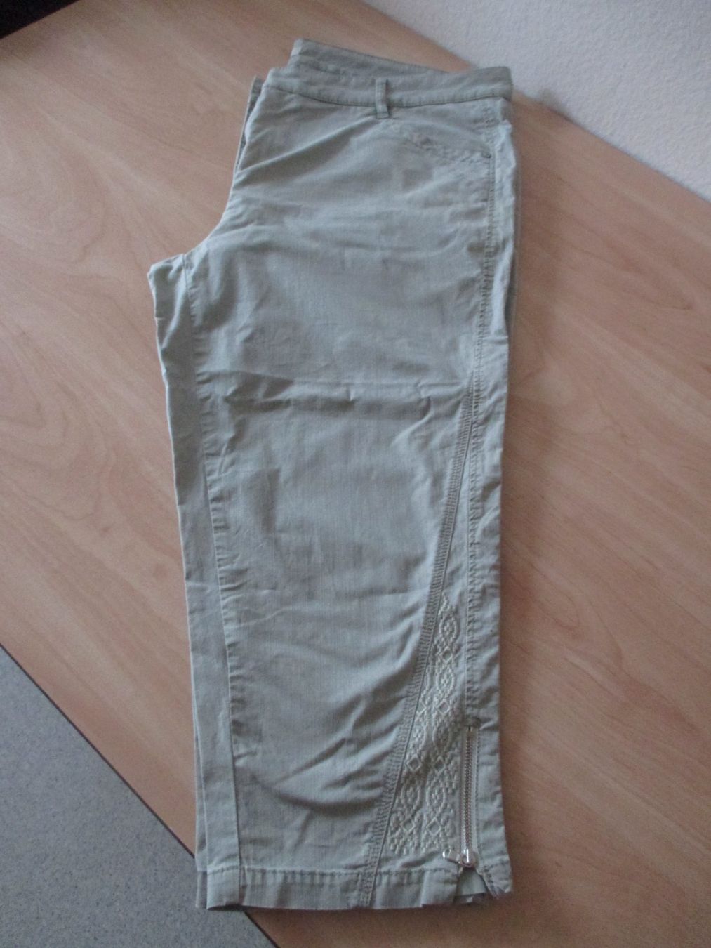 Hosen: Leichte 7/8 Baumwoll Stretch Sommerhose Gr.50 Helles Oliv – Gebraucht aus Winterthur von katzen07 7