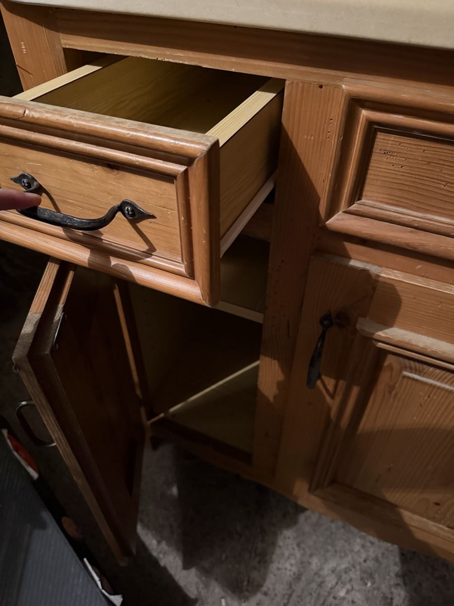 Installations & Meubles: Rustikaler Waschtisch mit Steinplatte und Lavabo – D'occasion à Jaun par ksteed 1