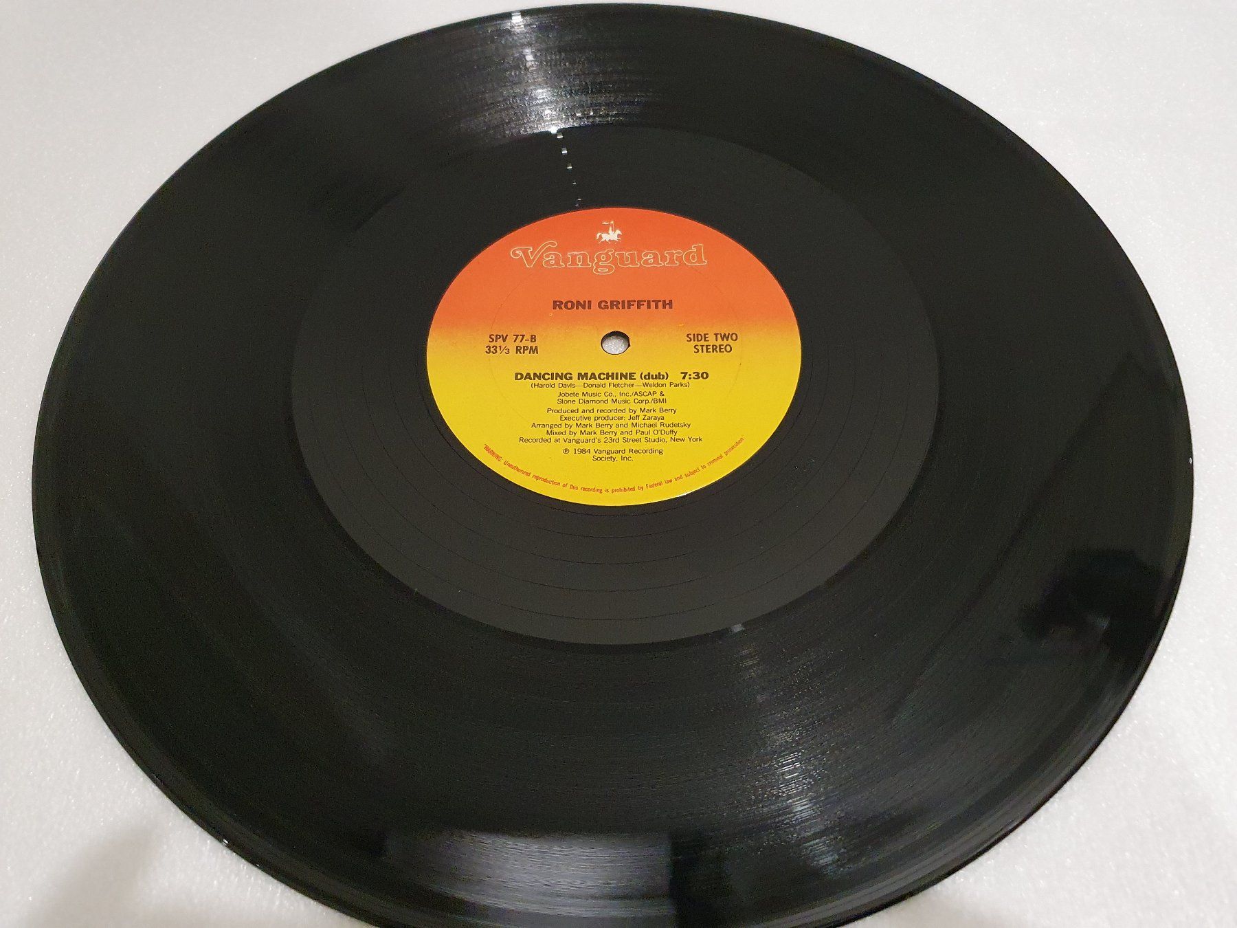 Dischi in vinile: Roni Griffith – Dancing Machine (Maxi, Synth-pop, Disco) – Usato da Uster venduto da Vinyl-Leidenschaft 4