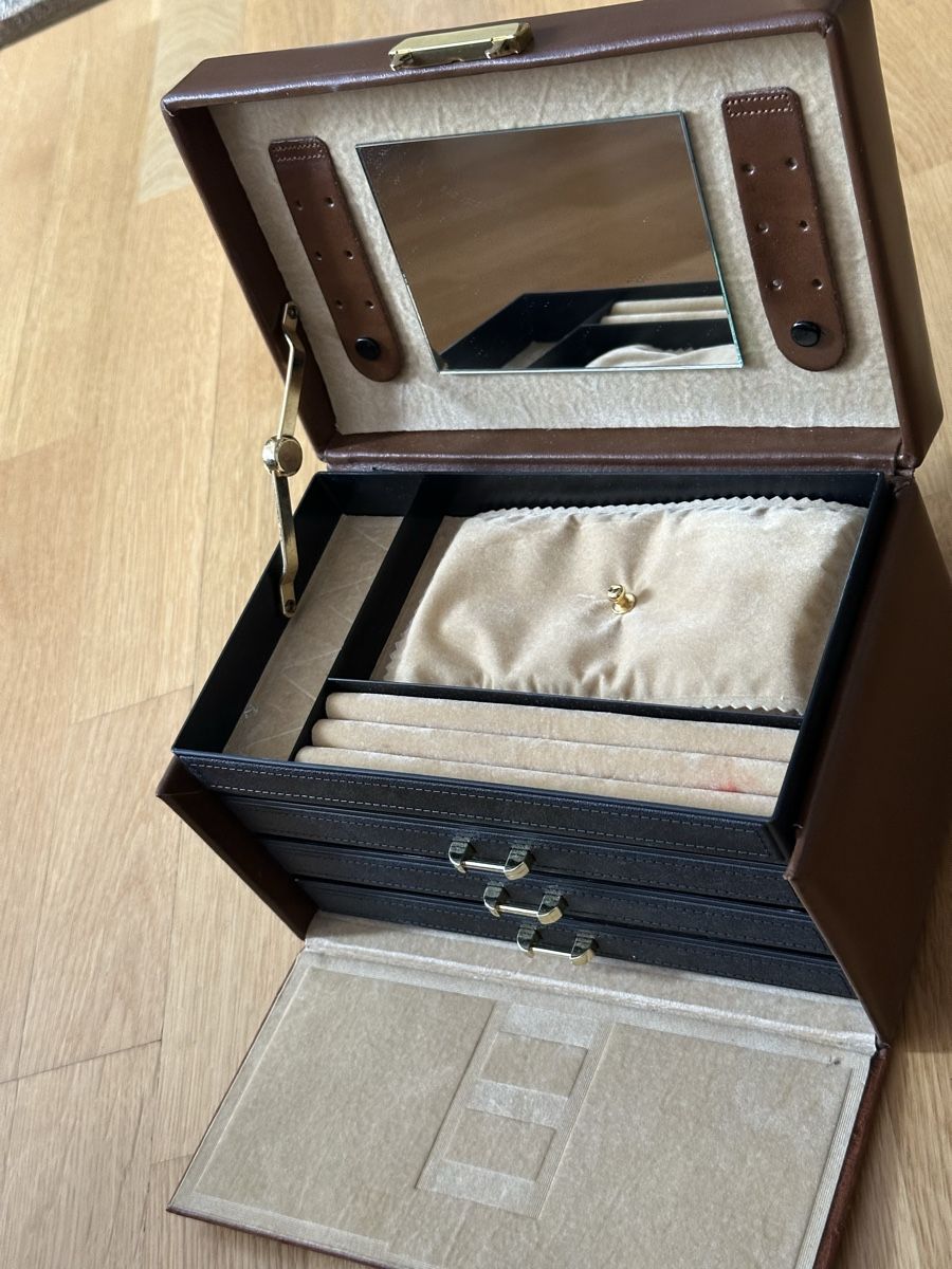 Schmuckkästen: Schmuck Schatulle bittet viel Platz – Neu (gemäss Beschreibung) aus Basel von Ivana_4 4