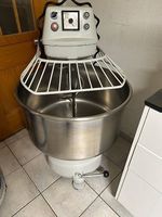 Grosse Teigmaschine aus Bäckerei gebraucht