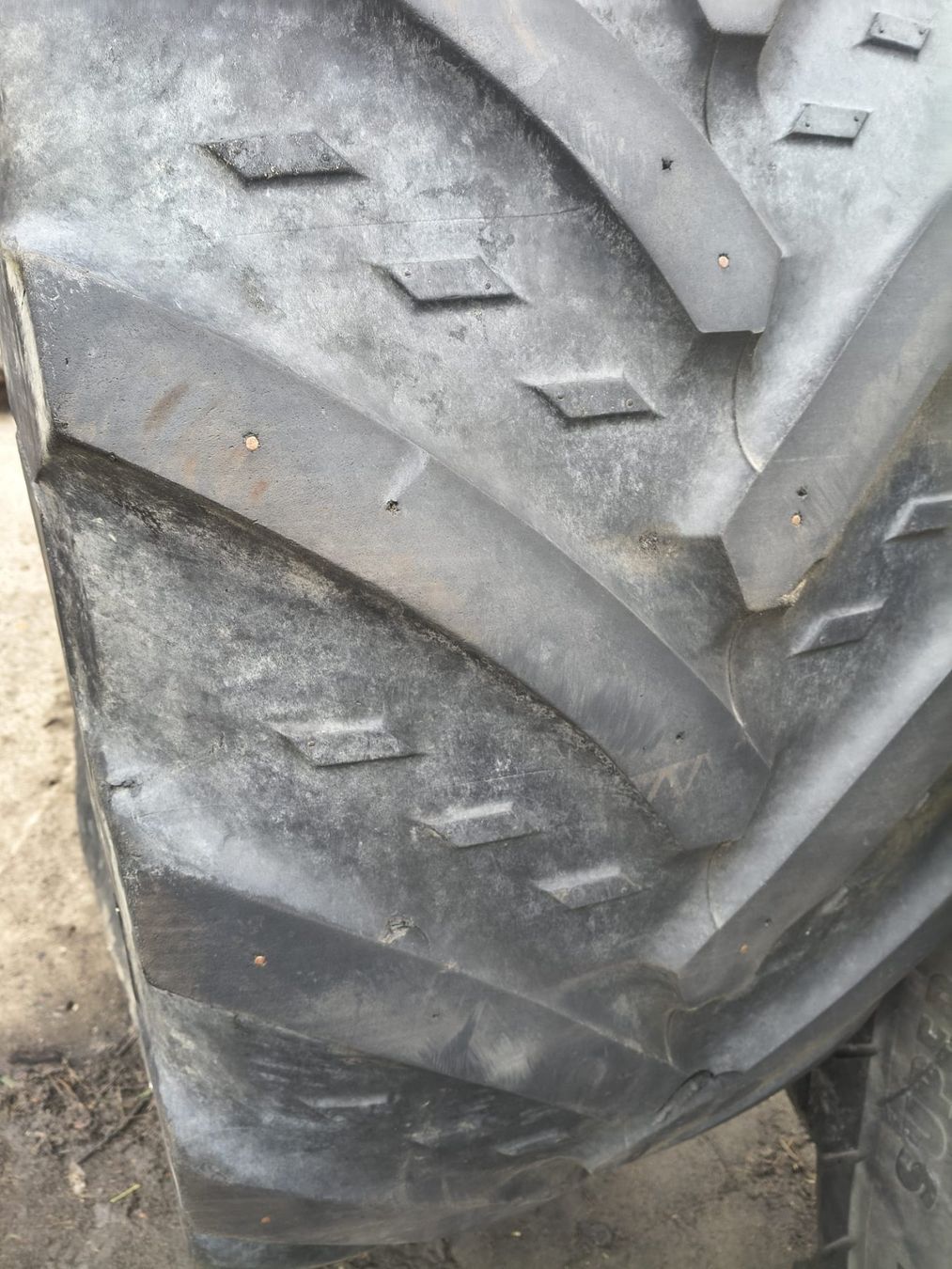 Pneumatici & Ruote complete: Bereifung 650/ 65 R 38 – Usato da Zuckenriet venduto da anroda
